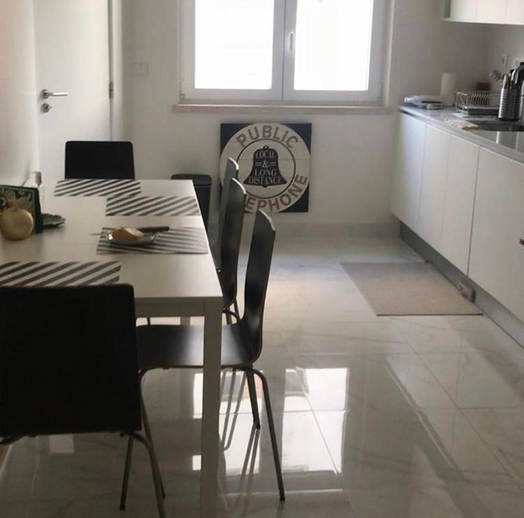 Modern Big With Balcony In New Quarto em Acomodações Particulares