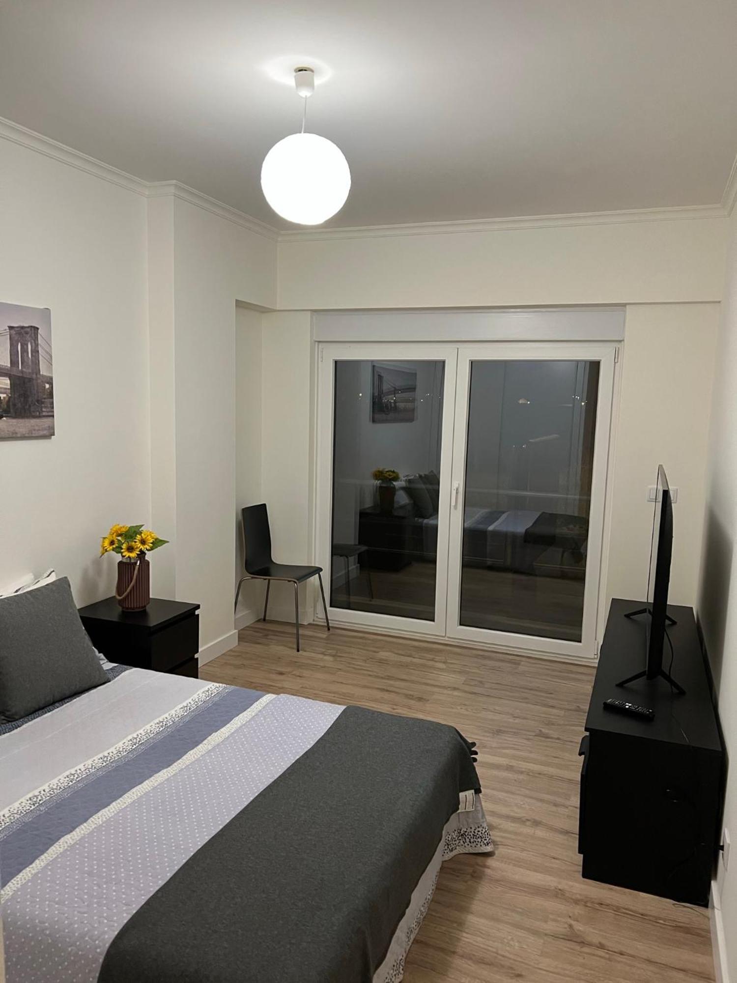 Modern Big With Balcony In New Quarto em Acomodações Particulares *