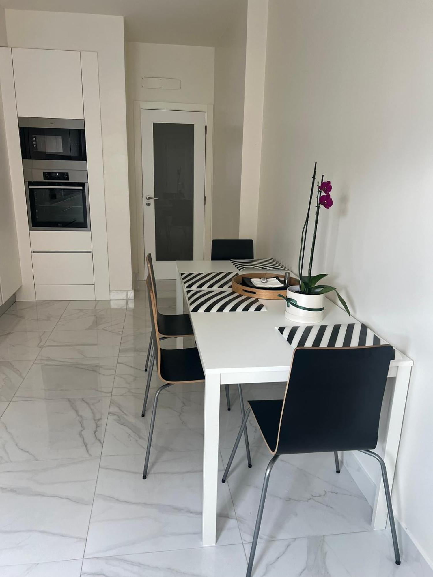 Homestay Modern Big With Balcony In New *