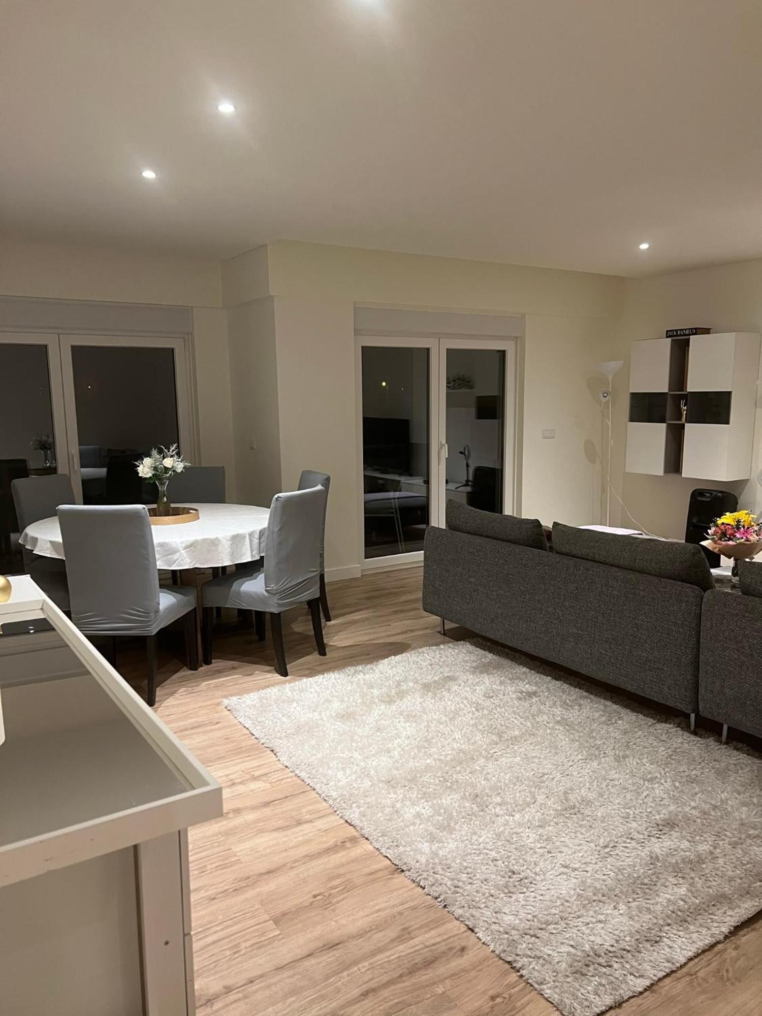 Modern Big With Balcony In New Montijo
