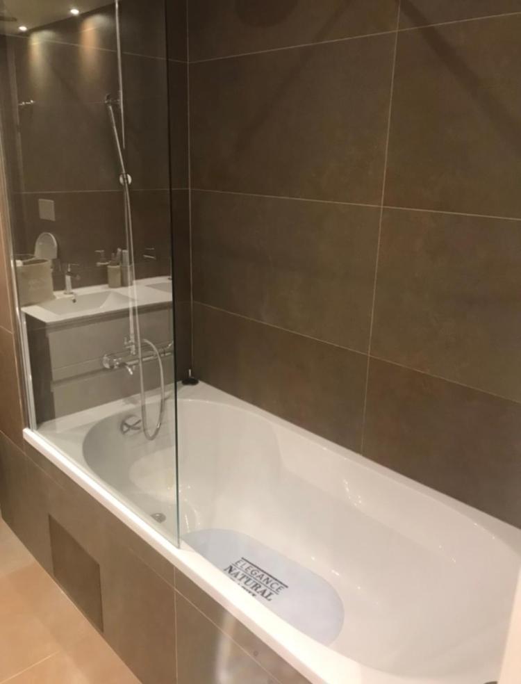 Modern Big With Balcony In New Montijo